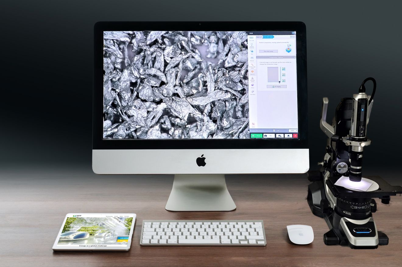 Monitor mit Mikroskop zur Auswertung